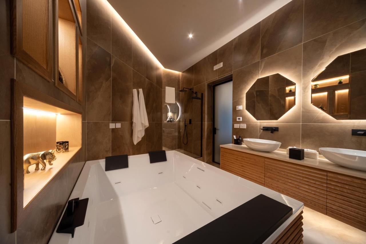 Domina-Boutique Apartment Napoli Esterno foto